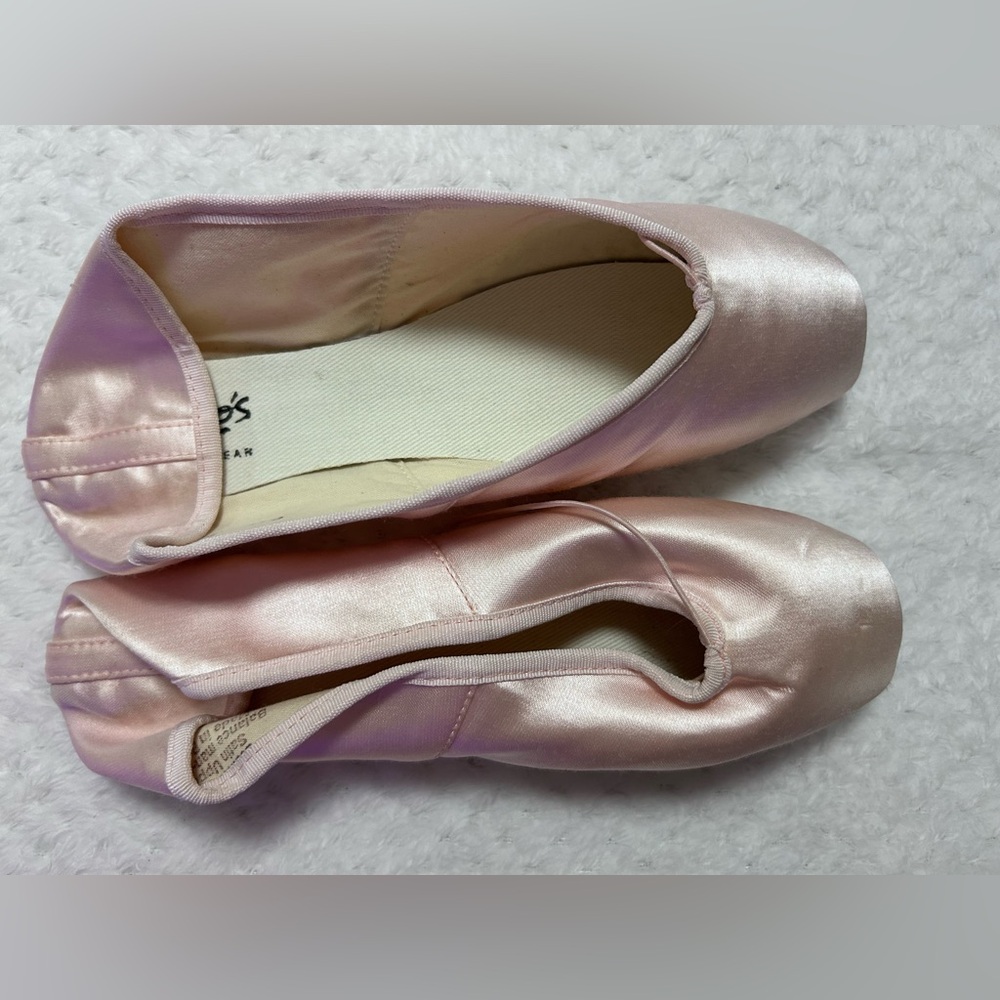 Ballet pointe shoes